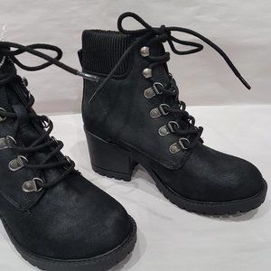 White Mt. Sz 6 Black Ankle Boots/Booties Heels